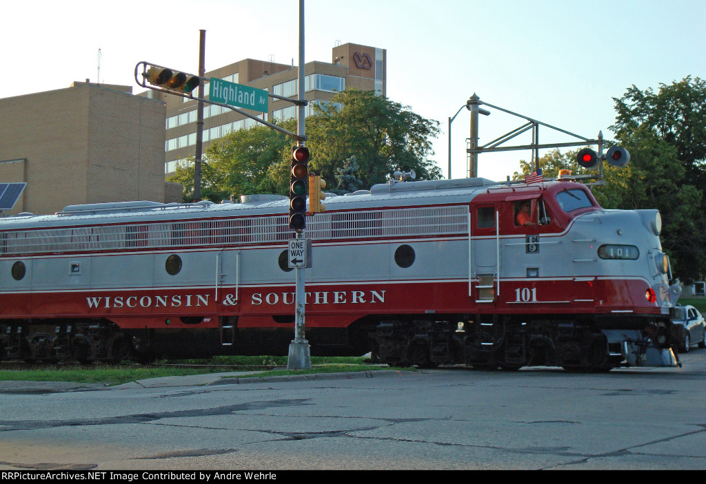 WSOR 101 crossing Highland Avenue